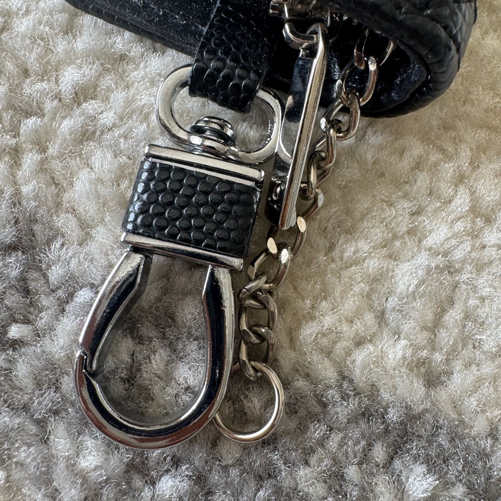 Black Textured Key Holder with Silver Chain - Picture 3 of 9